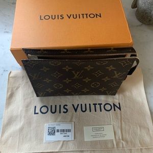Louis Vuitton - Mono- Toiletry Pouch 19🦄